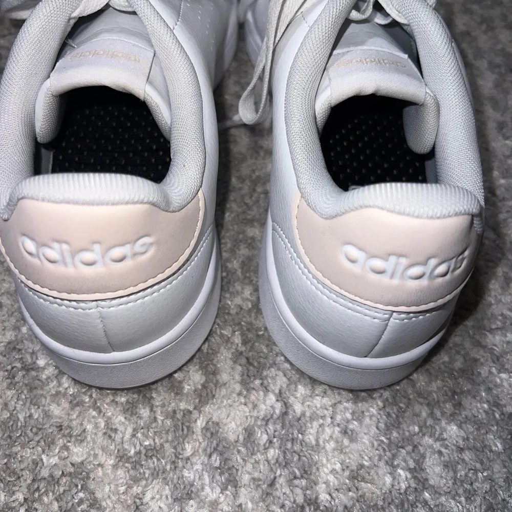 Adidas Women's White Sneakers LIKE NEW - Picture 5 of 6